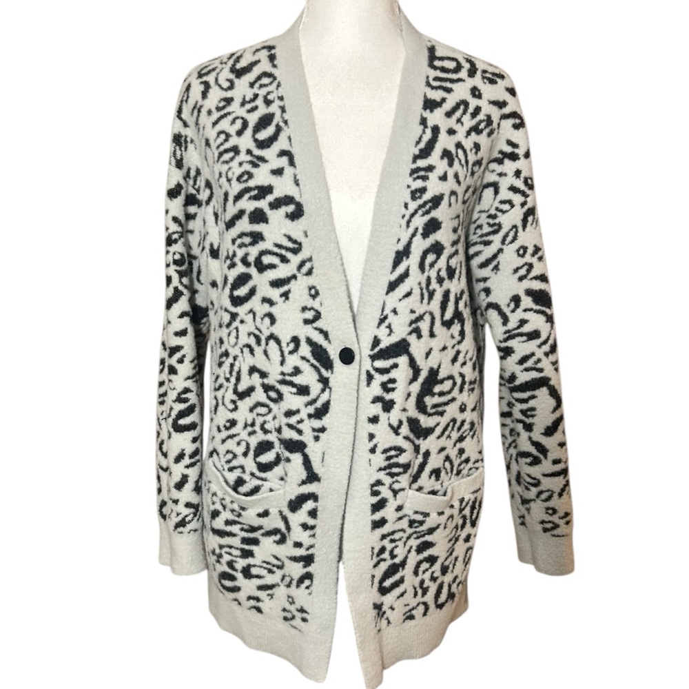 Chico's Long Sleeve Black and White Leopard Print Cardigan Sweater Small 0